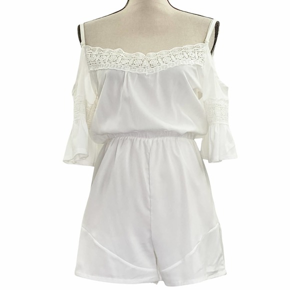 FURTADO Solid White Lace Trim Cold Shoulder Short Sleeve Mini Romper Size Small - Picture 1 of 16